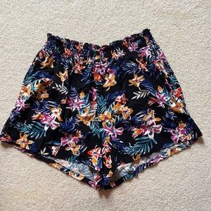 Garage floral flow shorts